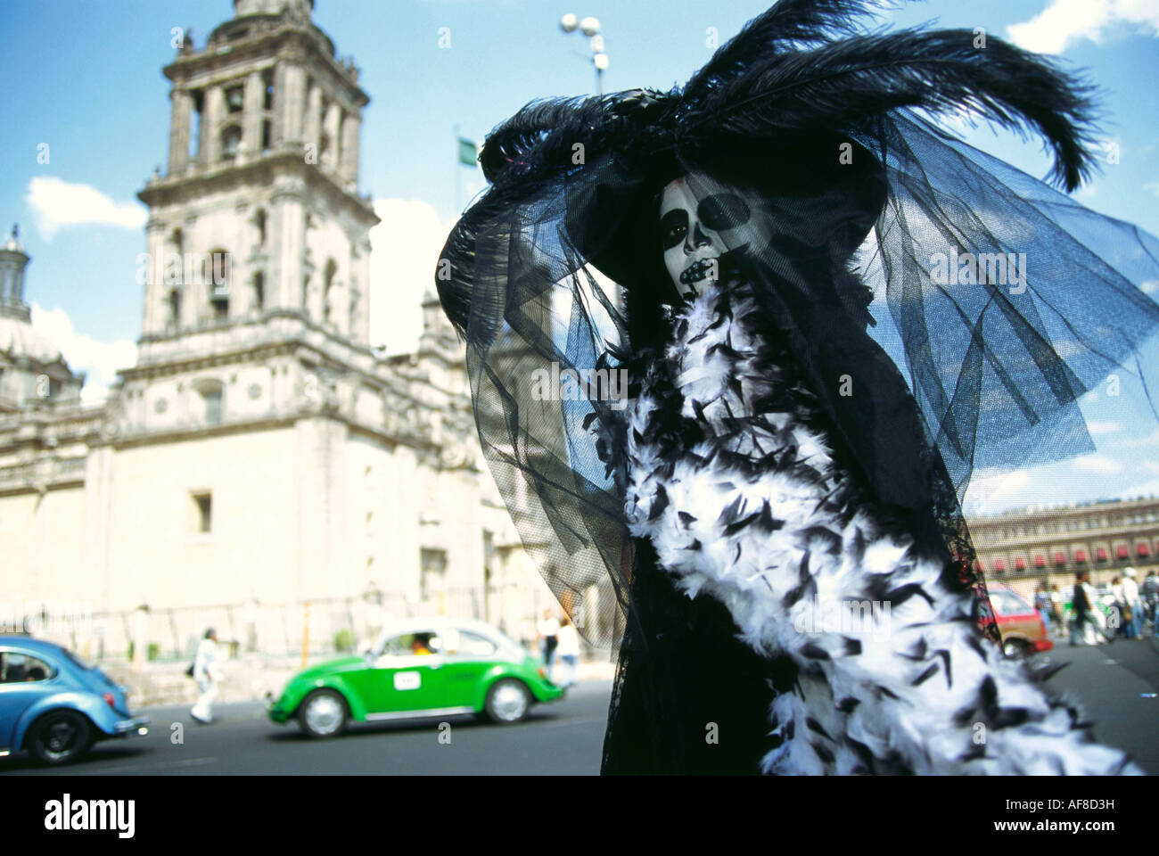 Eine Person in der Verkleidung, trägt eine Kostüm, Tag der Toten, Dia de Los Muertos, Mexico City, Mexiko Stockfoto