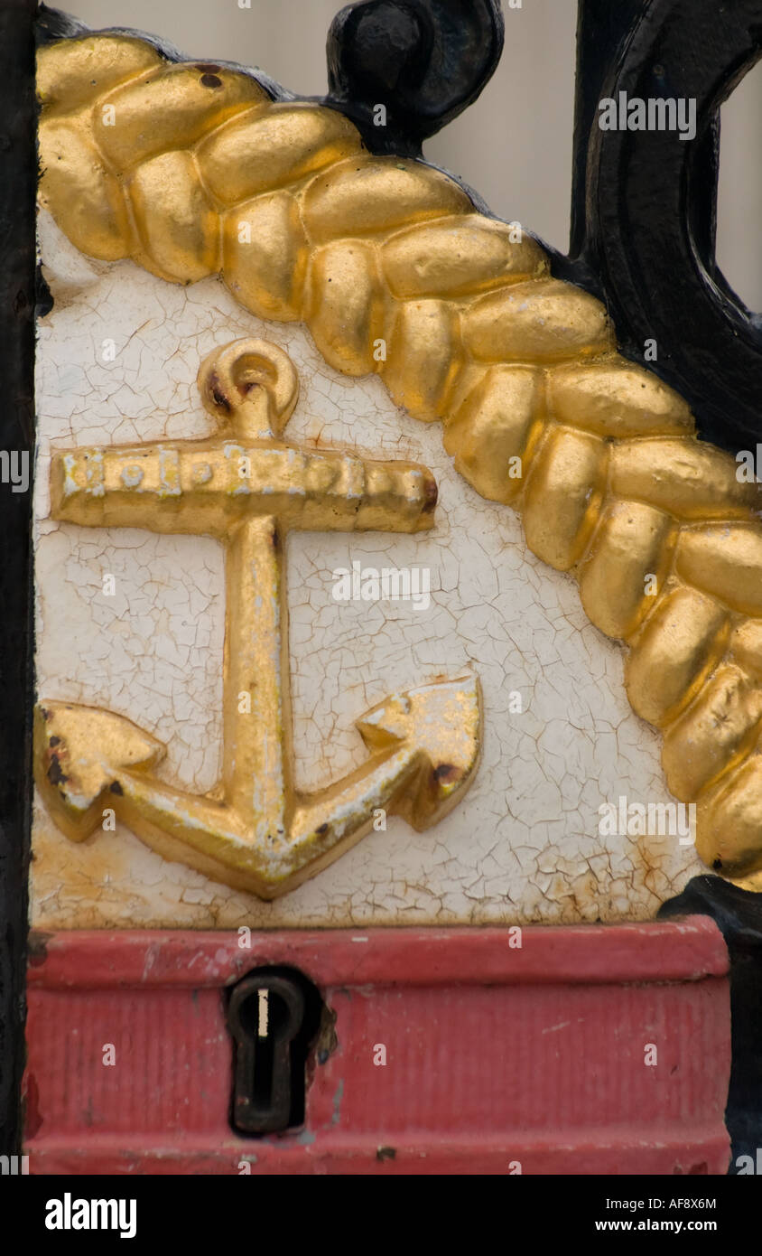 Anker-Symbol auf Tor an der Old Royal Naval College, Greenwich Stockfoto