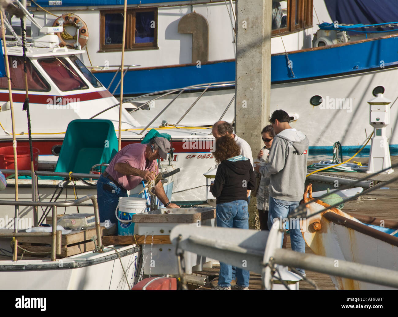 Kalifornien Half Moon Bay Princeton durch Kauf direkt von Krabbe Boot Meer Pillar Point Harbor-Retail-Kunden Stockfoto