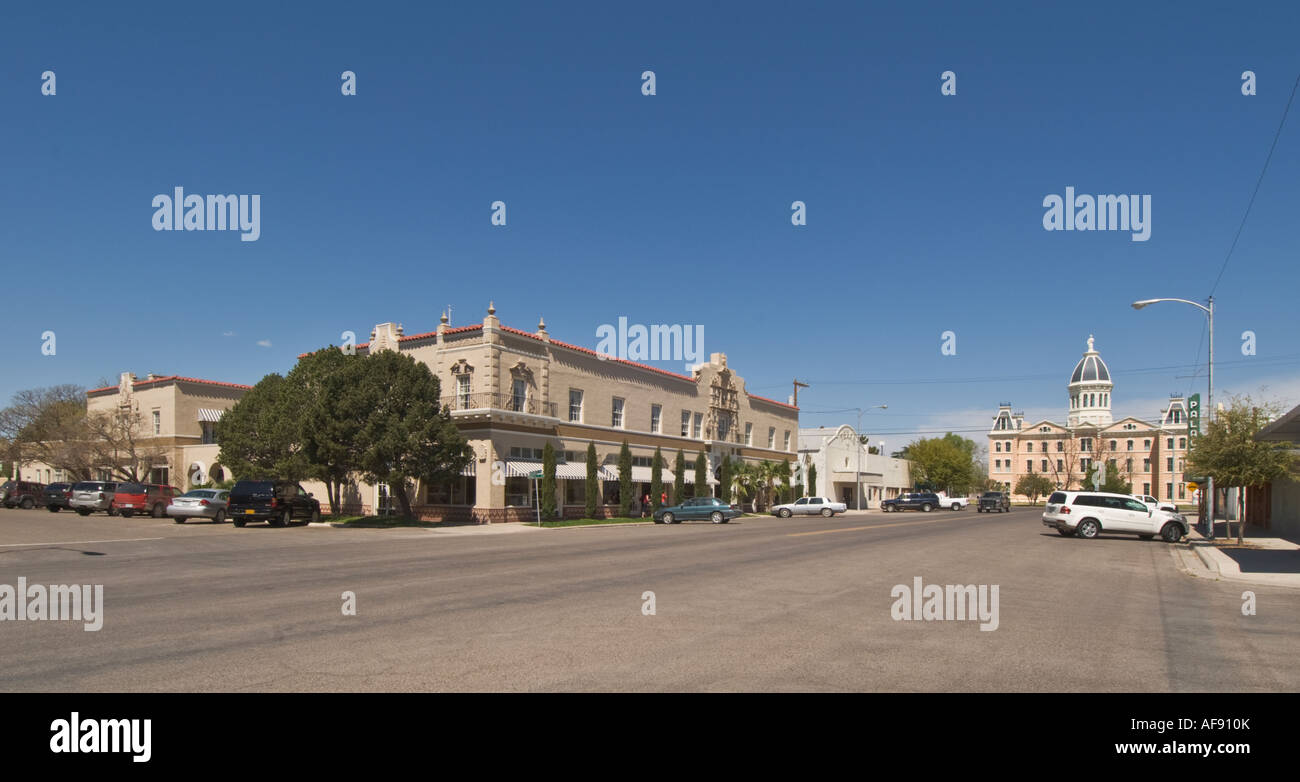 Hotel Texas Marfa El Paisano und Presidio County Courthouse Stockfoto