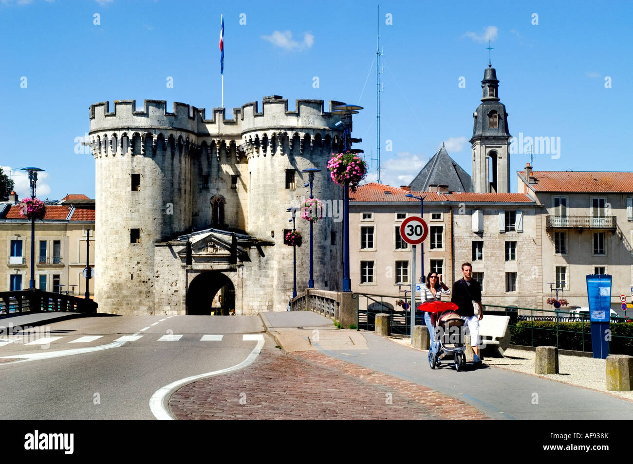 Verdun Stadt Meuse Frankreich französische Fluss Torturm Stockfoto