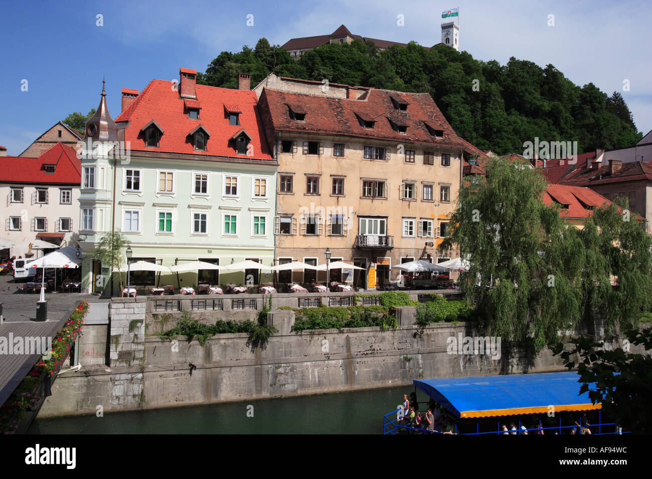 Slowenien Ljubljana alte Stadt Burgberg und Flussufer Gebäude Stockfoto