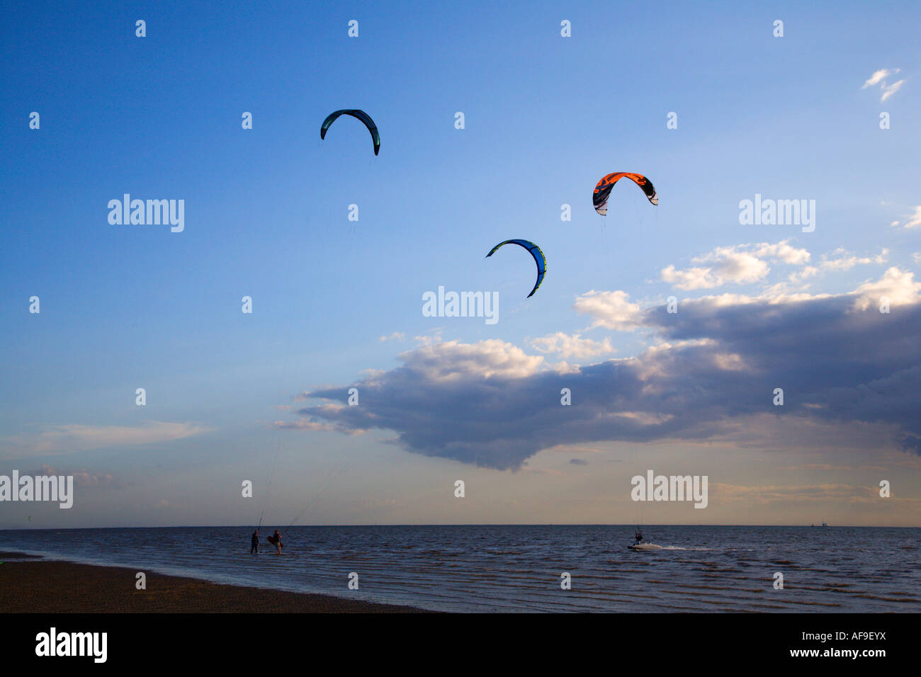 Kitesurfen in der Wäsche an Hunstanton Norfolk in England Stockfoto