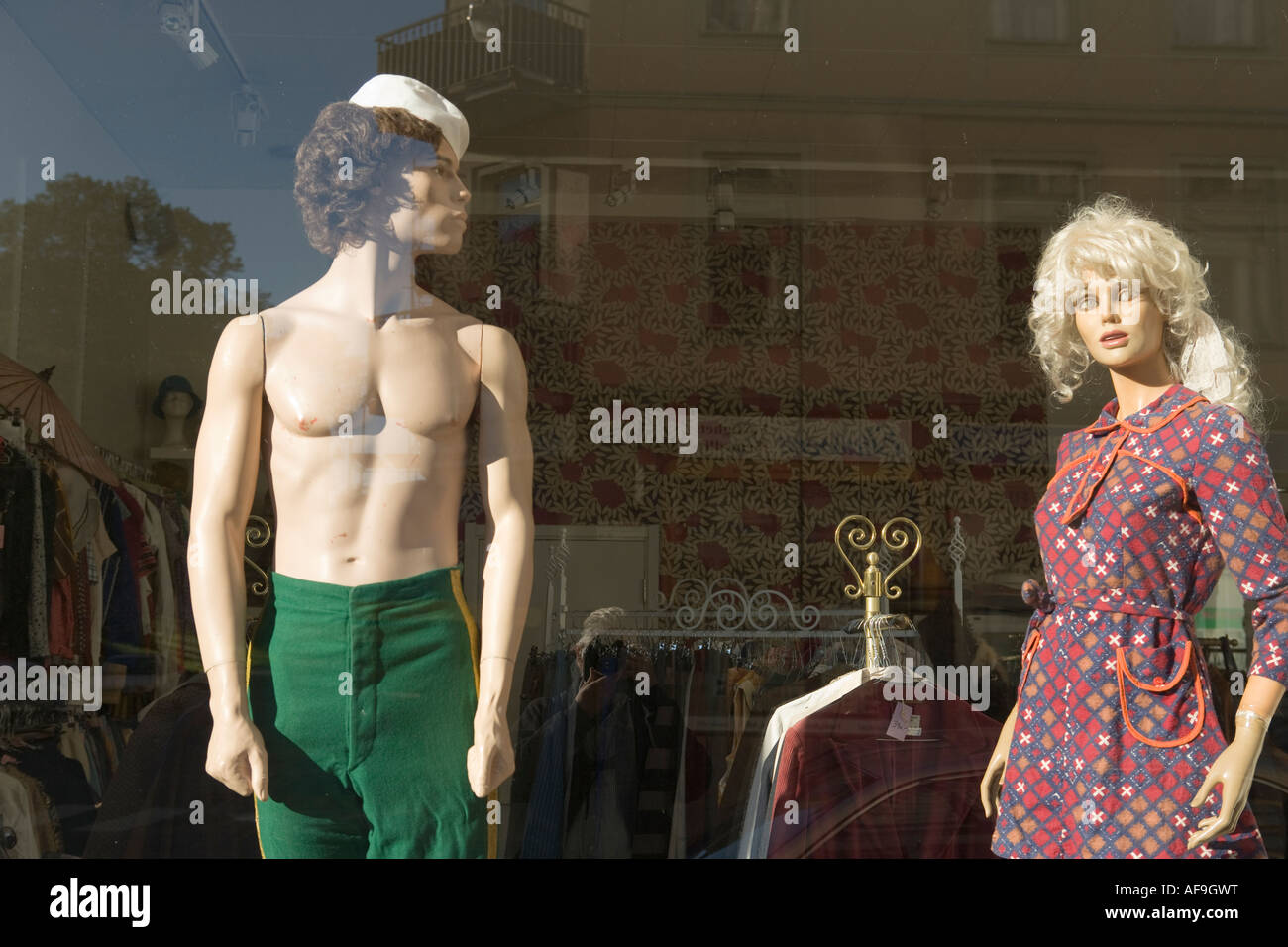 Fenster in gebrauchte Kleidung in Stockholm Schweden No Release Stockfoto