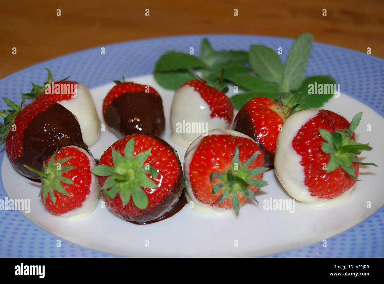 Gormet Wüste, Schoko-Erdbeeren mit Sahne Stockfoto