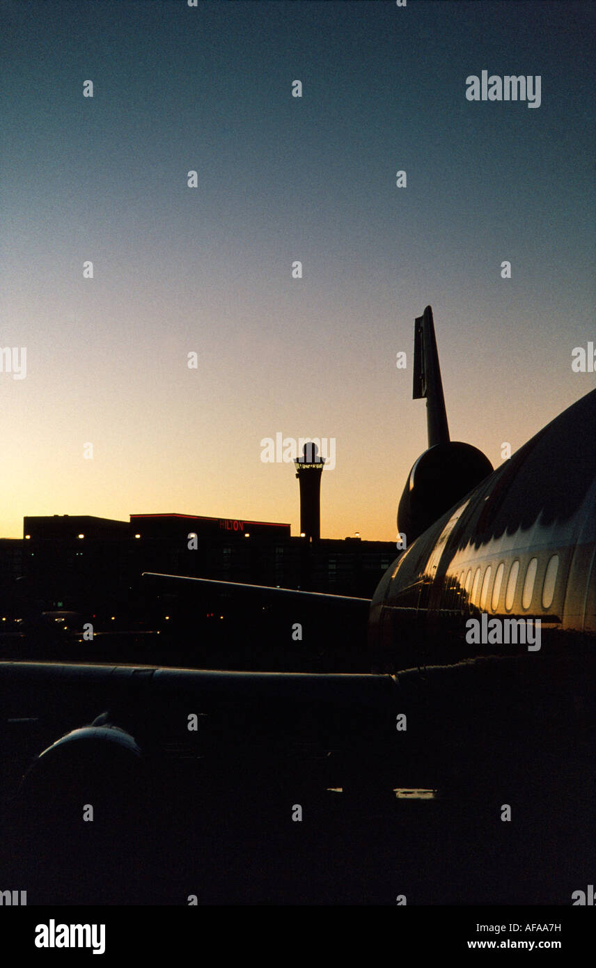 Verkehrsflugzeug parkte am Terminal, Ohare International Airport, Chicago Illinois Stockfoto