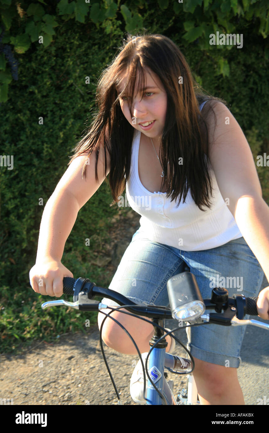 Dicke Mädchen Auf Ihrem Fahrrad Stockfotografie Alamy