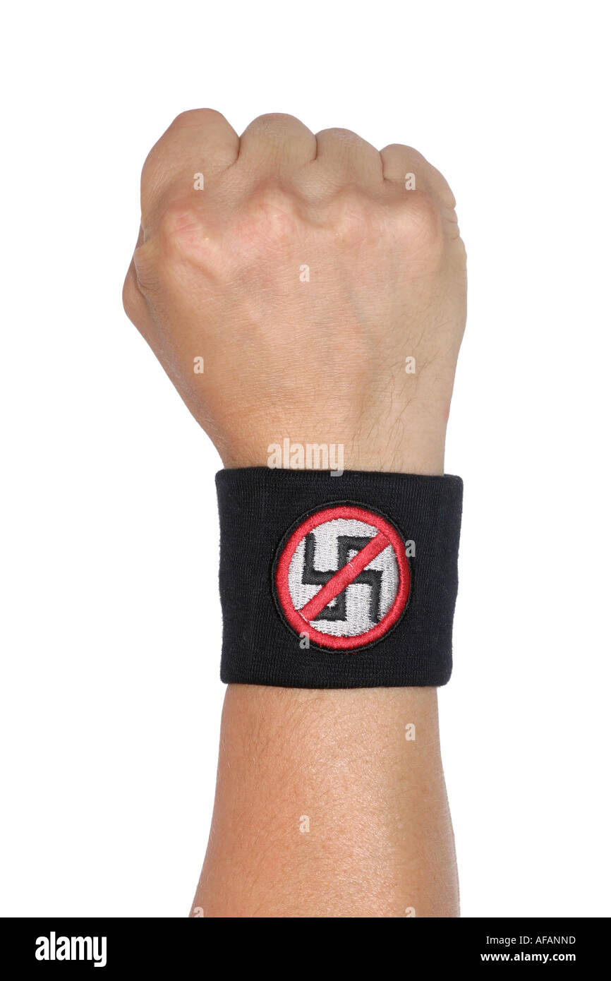 Faust mit einem Anti Nazi-Schweißband Stockfoto