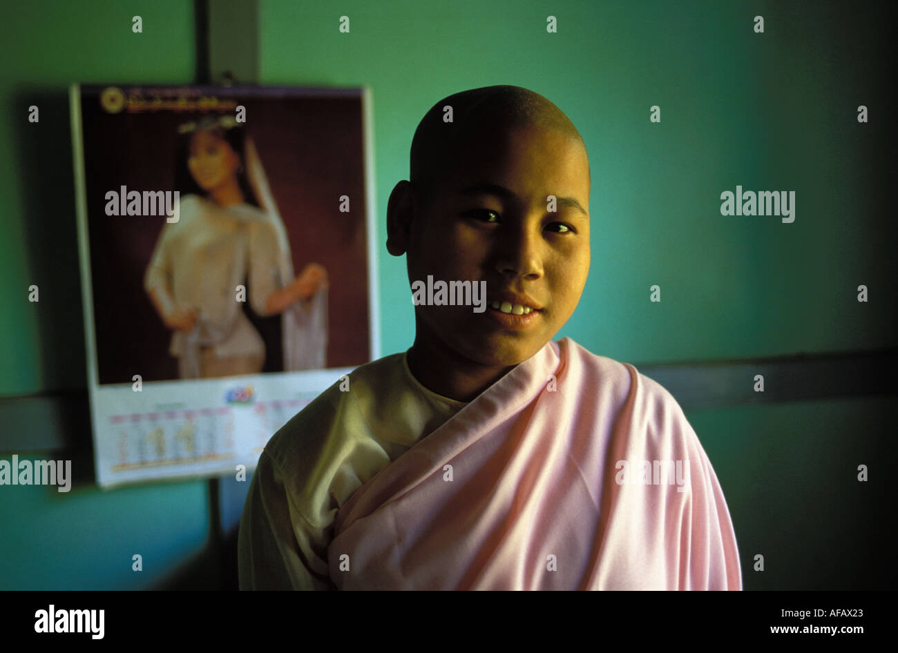 Sagaing Nonne in ihrem Zimmer Stockfoto