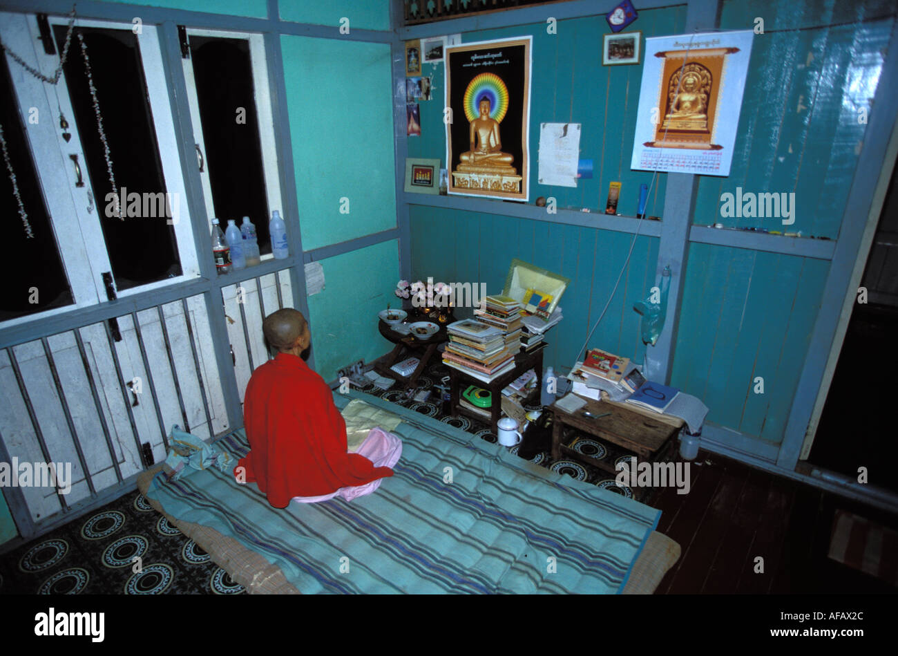 Sagaing Singasiri in ihrem Zimmer Stockfoto