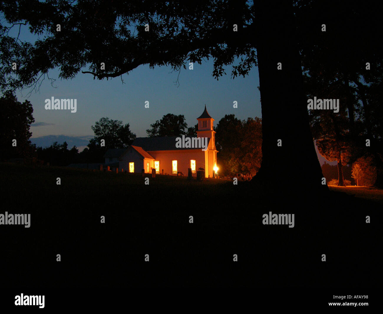Landkirche bei Abenddämmerung Sommer Abend Chatham County North Carolina Stockfoto