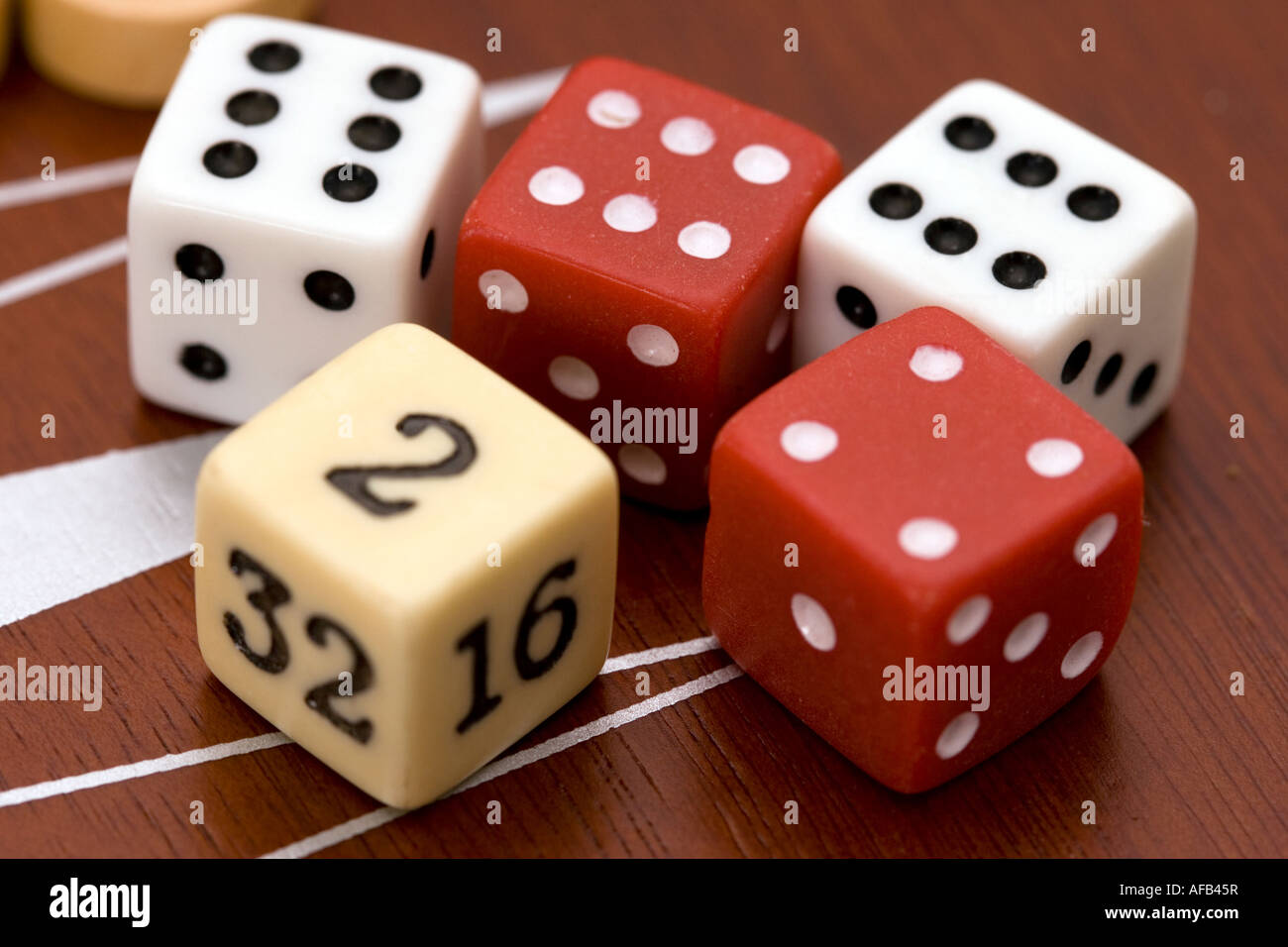 Backgammon Würfel Glücksspiel Wette Chance Casino Spieler glücklich sterben  Stockfotografie - Alamy
