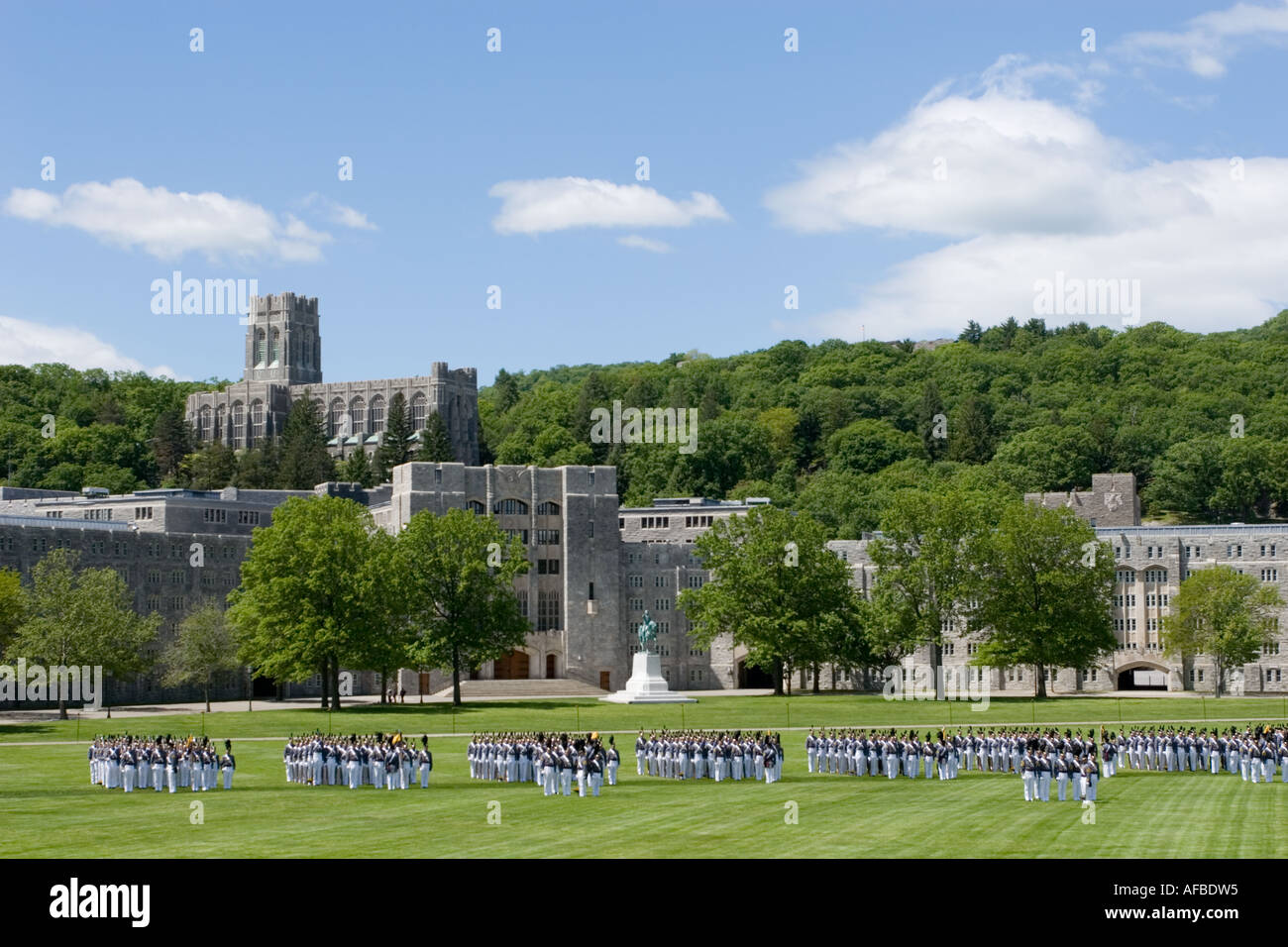 Kadetten marschieren auf der Plain zum jährlichen Alumni Review der United States Military Academy in West Point, Hudson Valley, New York Stockfoto