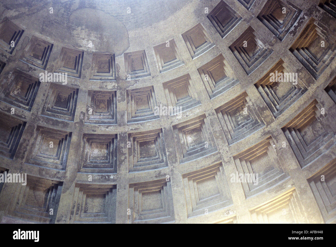 Nach oben an die Decke des Pantheon des antiken Rom Stockfoto