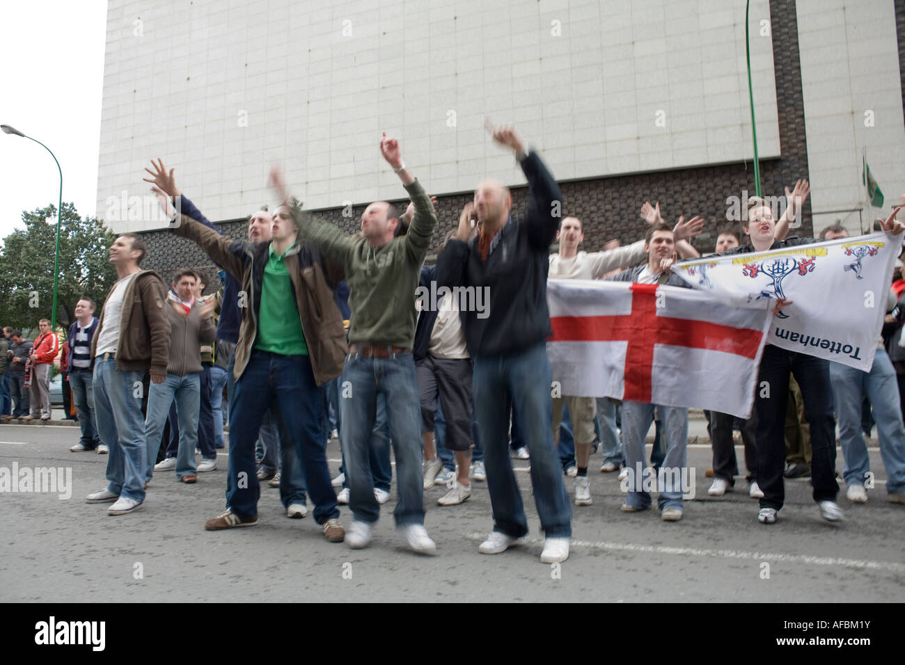 Tottenham-Fans provozieren gegenüber diejenigen, Sevilla, Spanien Stockfoto