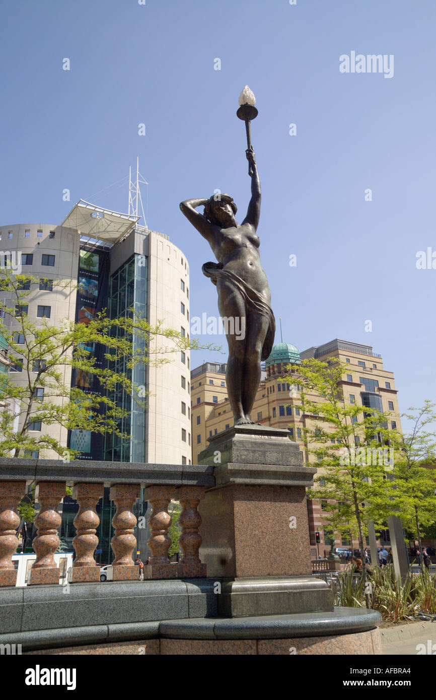 [Marktplatz] Leeds [moderne Büros] Yorkshire Stockfoto