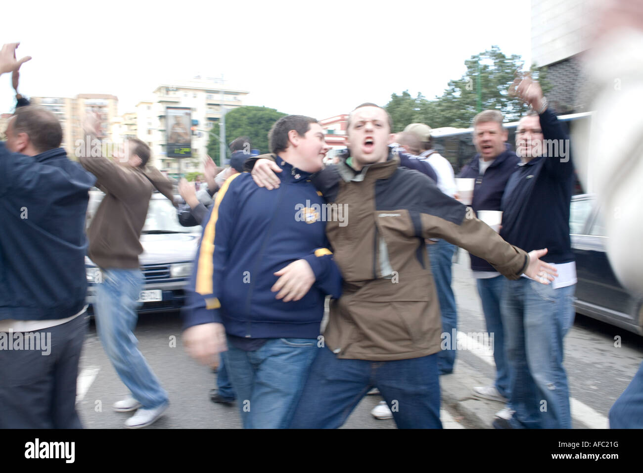 Tottenham-Fans provozieren gegenüber diejenigen, Sevilla, Spanien Stockfoto