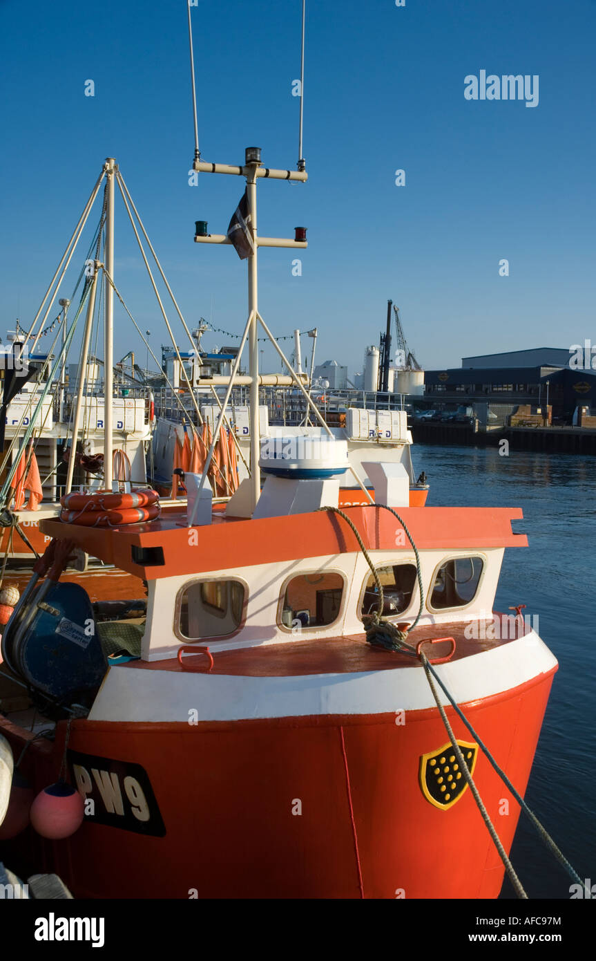 Orange-Fischerboot in Poole Quay Dorset Stockfoto