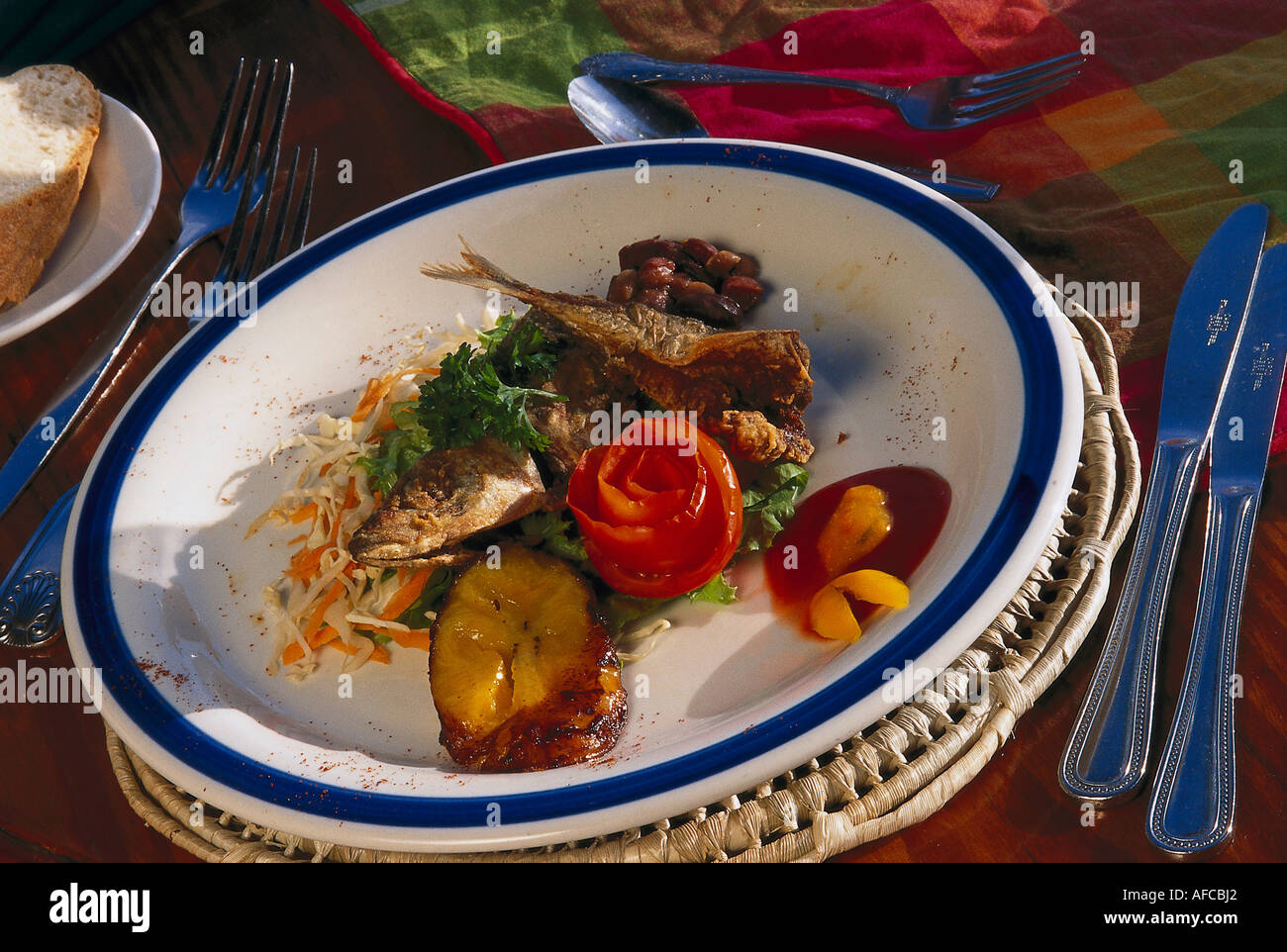 Gebratene Baby Jack Fische, Ladera des Dasheene Restaurant in der Nähe von Soufrière, St. Lucia Stockfoto