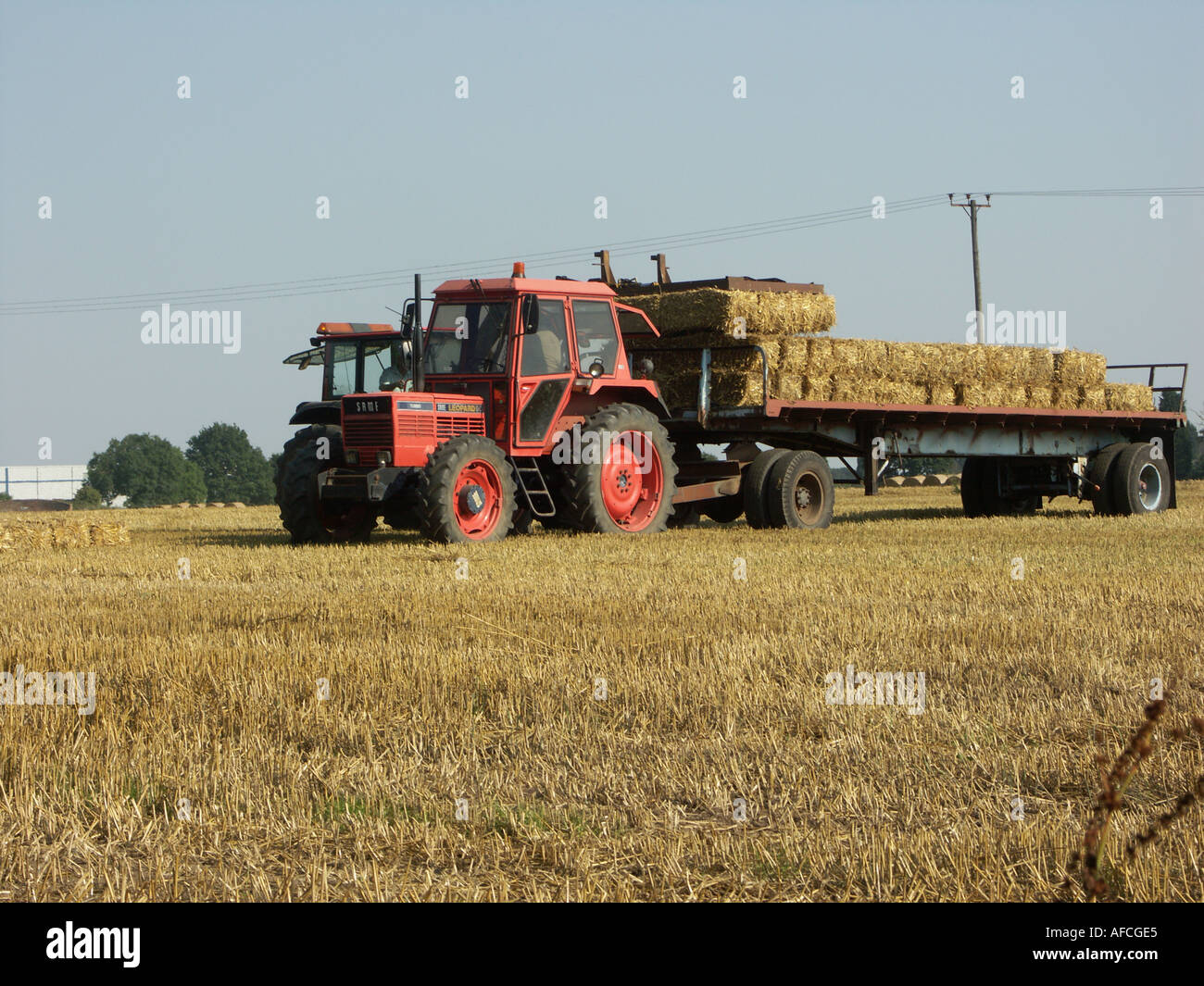 Outland Models Traktor Set Z Maßstab 1:220 - Eisenbahn Landschaft Mit Stroh
