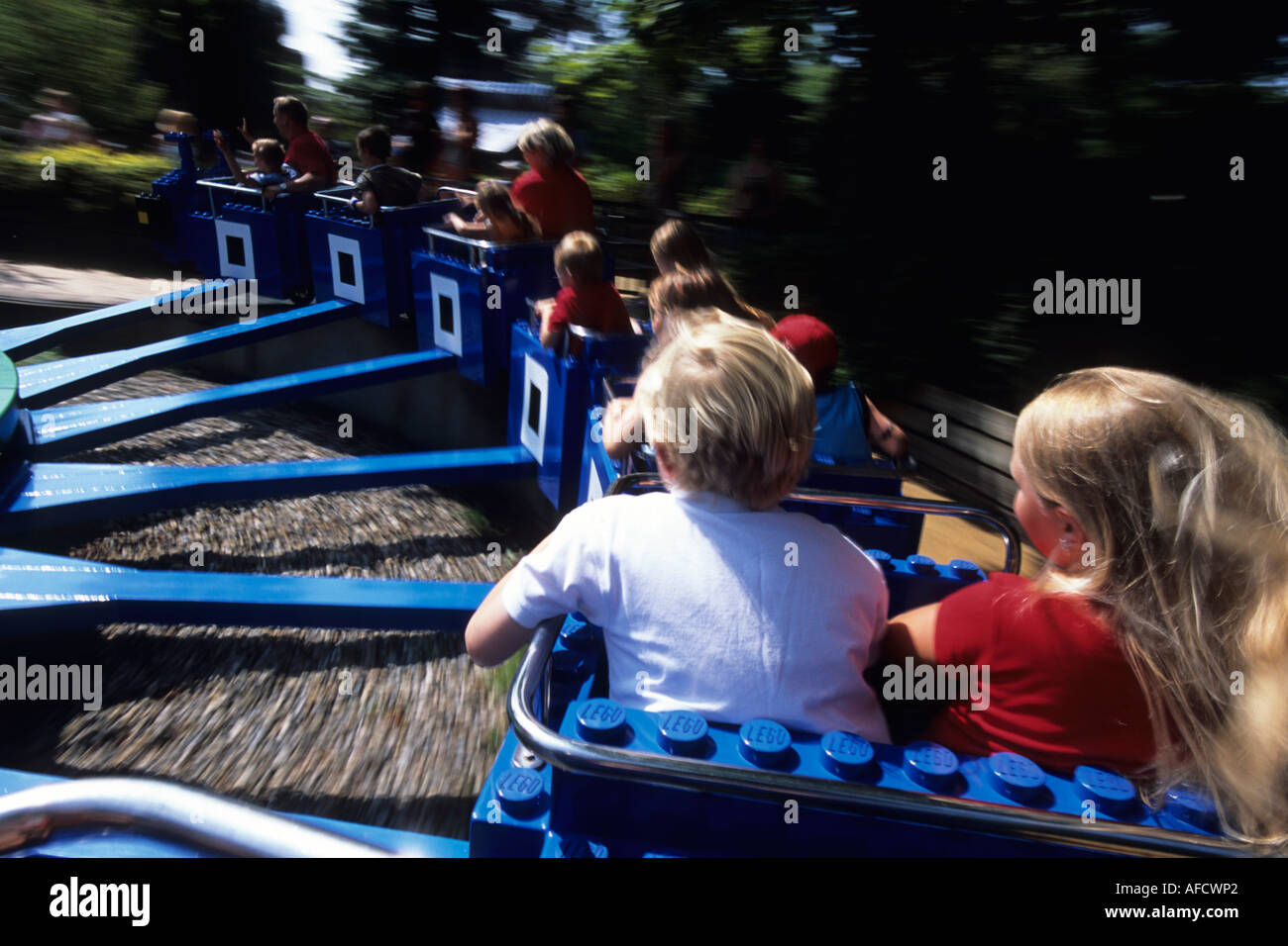 Kinder auf zentrale Jütland, Dänemark, Billund, Legoland, Lego Karussell  Stockfotografie - Alamy