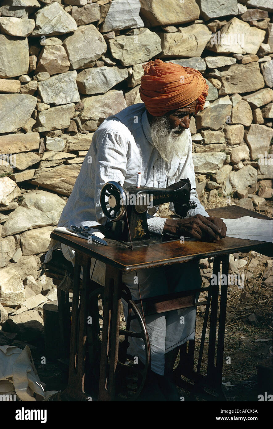 Geografie/Reisen, Indien, Handwerk, Schneiderei am Straßenrand, Nähmaschine, Turban, Vollbart, Stockfoto