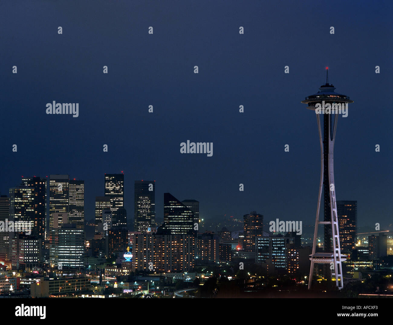 Geographie, USA, Washington, Seattle, Stadtansichten/Stadtansichten, Skyline mit Raumnadel, Nachtaufnahme, Stockfoto