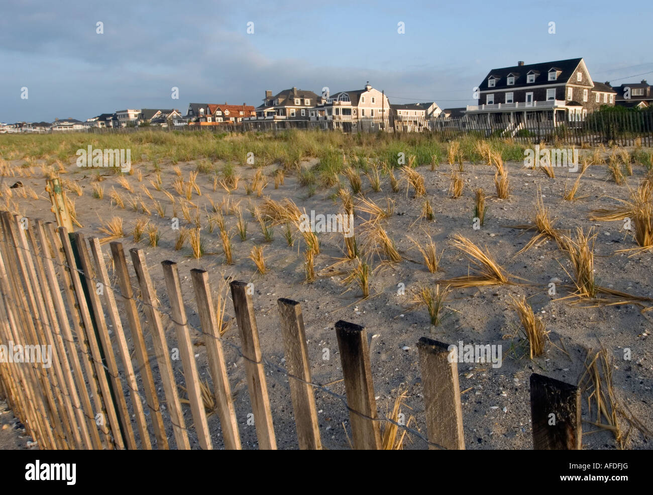 Häuser entlang des Strandes in Cape May NJ Stockfoto