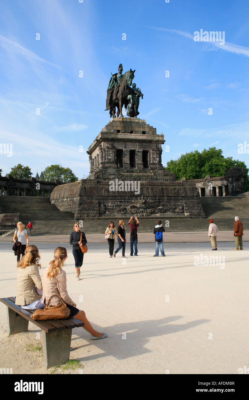 Die Equestrian Statue von Kaiser Wilhelm I. am Deutschen Eck (Deutsches Eck) in Koblenz in Deutschland. Stockfoto