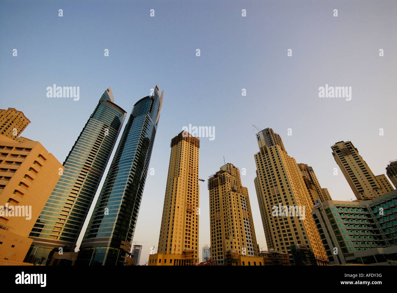 Wohnhäuser mit Blick aufs Meer, Dubai, Vereinigte Arabische Emirate Stockfoto