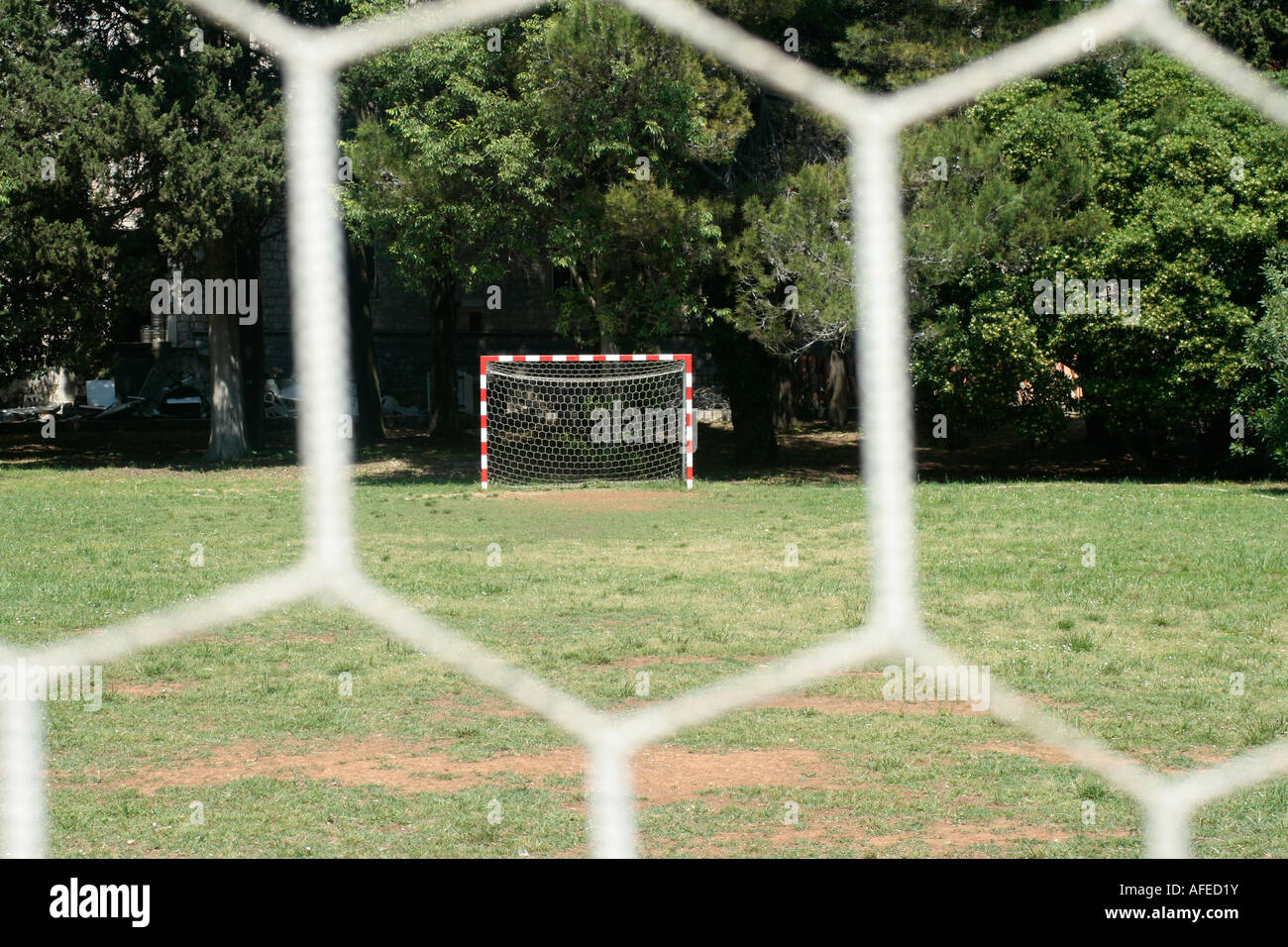 Fußball Netto umrahmen das Ziel der opposition Stockfoto