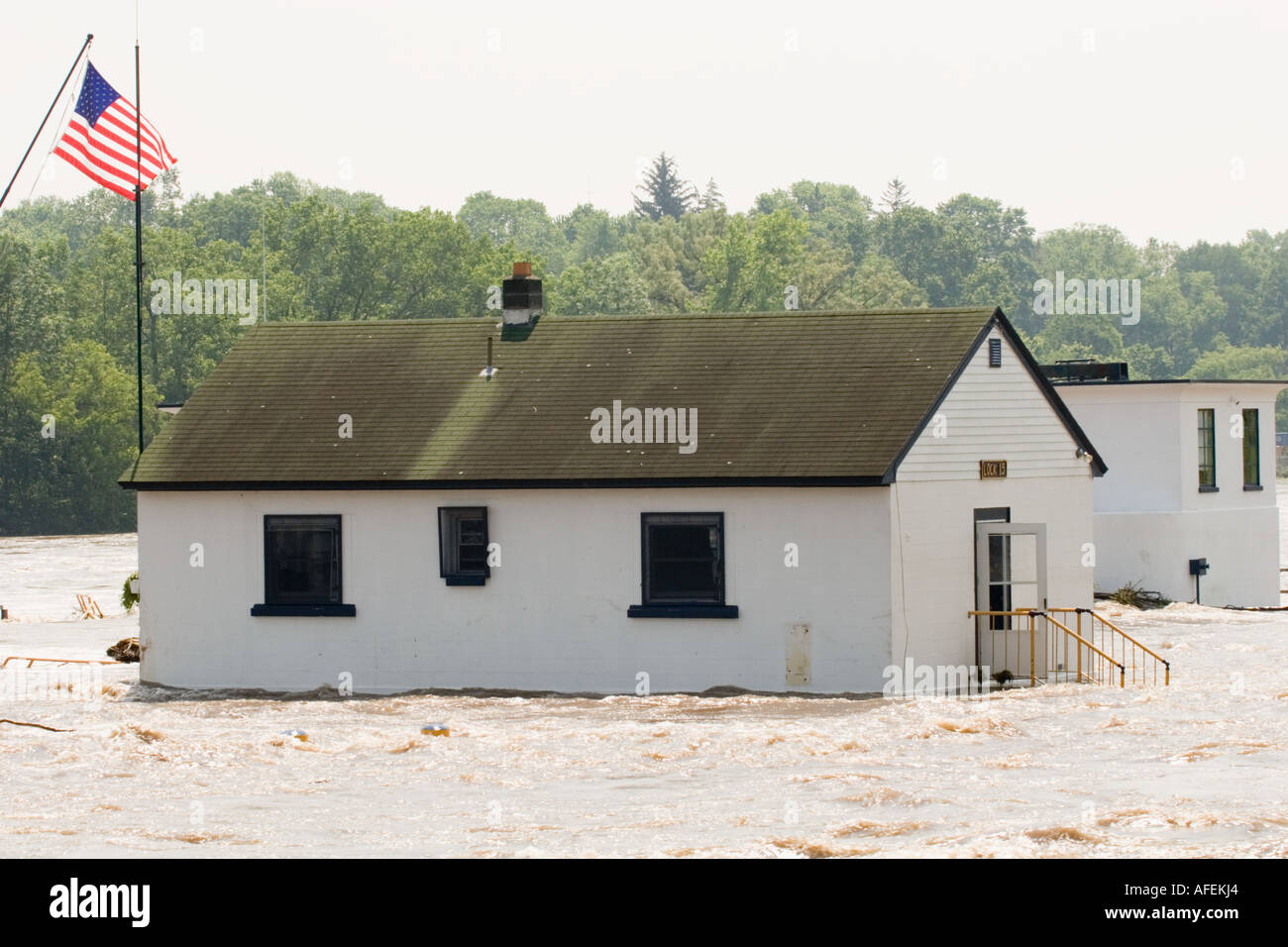 Hochwasser am Mohawk River beschädigen Erie-Kanal Schleuse 15 Juni 2006 Fort Plain New York Stockfoto