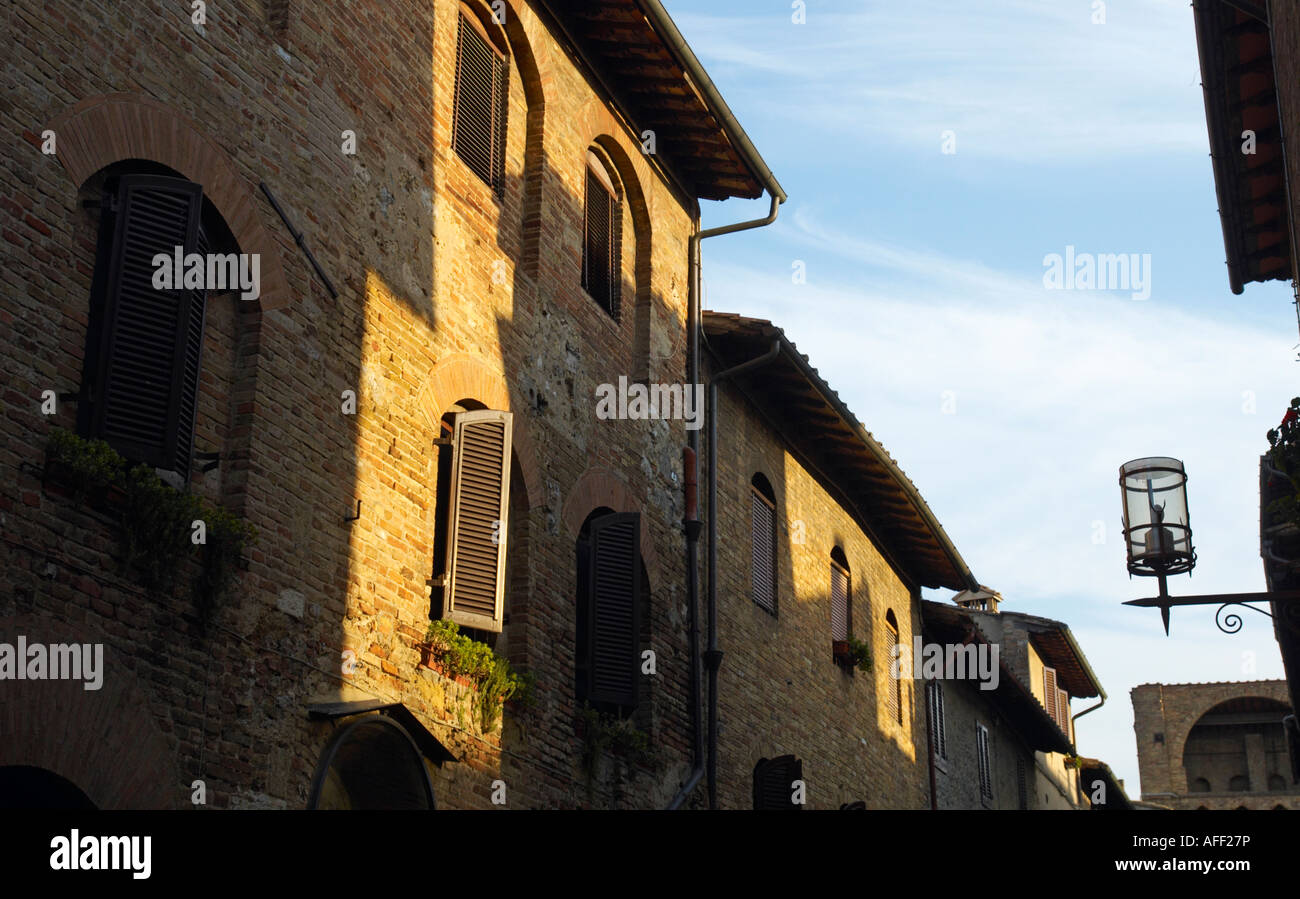 Häuser in einer Straße in San Gimignano Toskana Italien Stockfoto