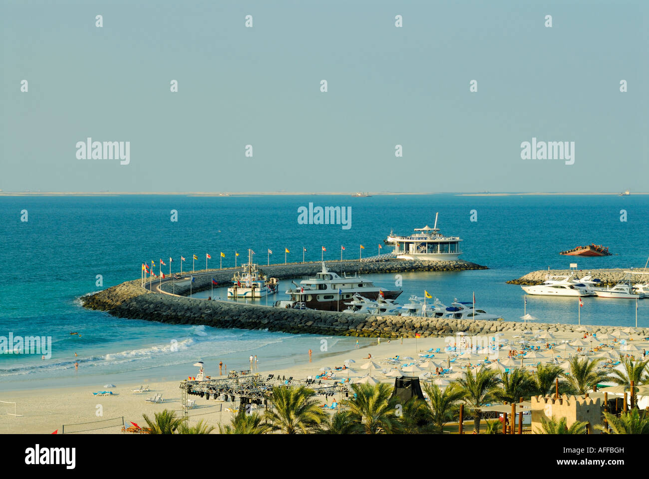 Meer-Bar und Diskothek in der Nähe von Jumeirah Beach Hotel, Dubai, Vereinigte Arabische Emirate Stockfoto