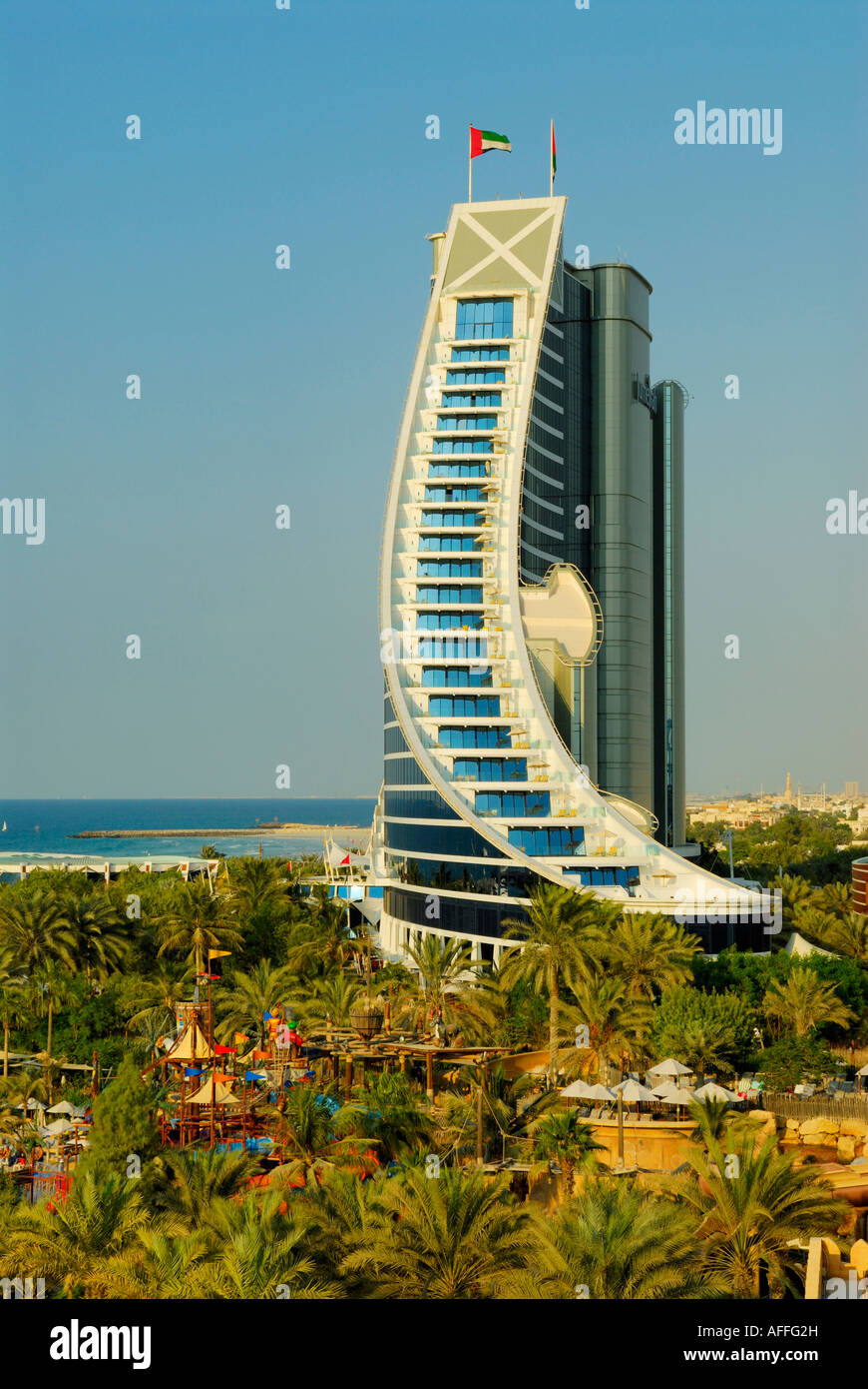 Wadi Water Park und Jumeirah Beach Hotel, Dubai, Vereinigte Arabische Emirate Stockfoto