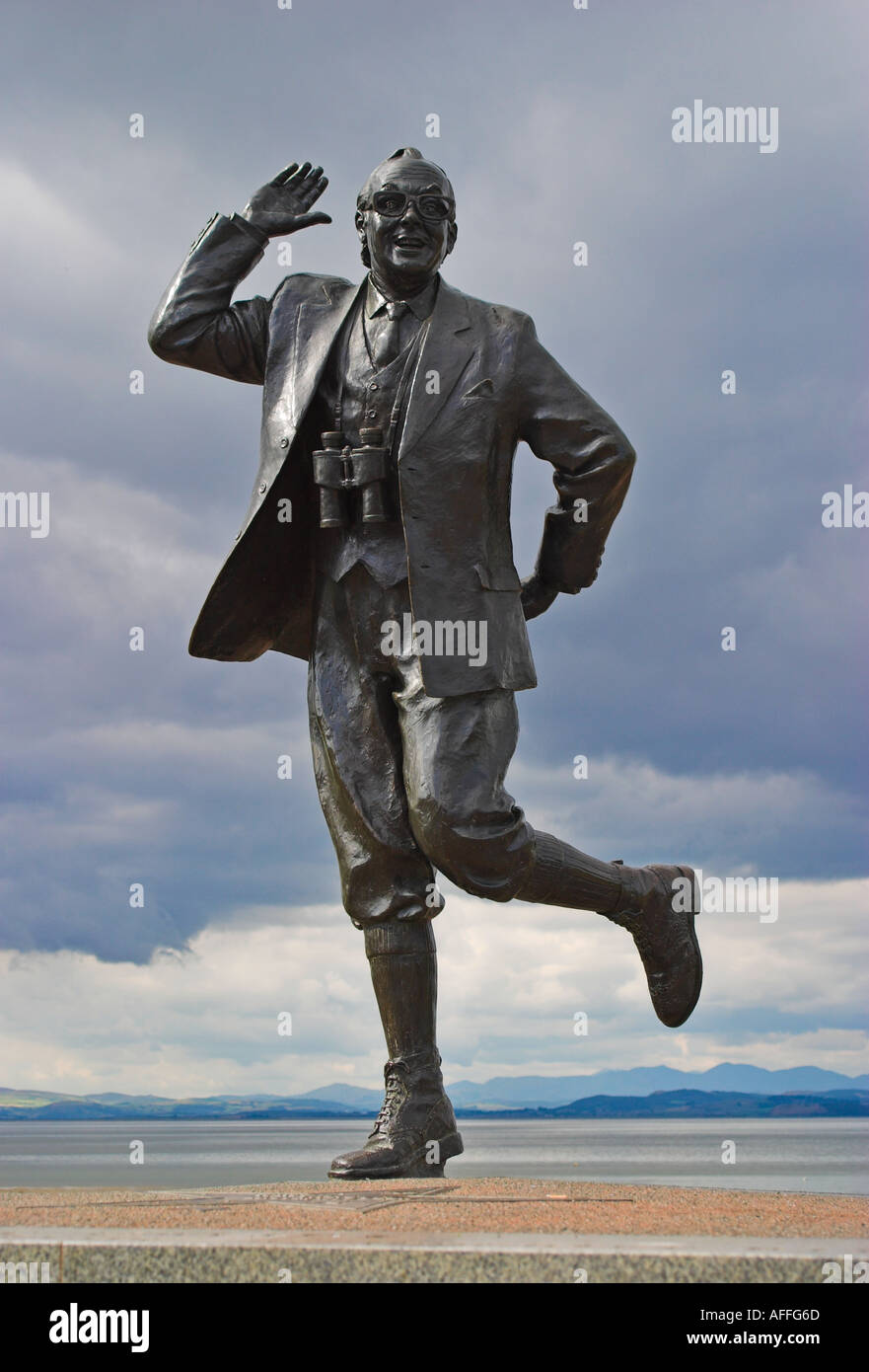 Statue von Eric Morecambe (der Morecambe und Wise) am Meer. Morecambe, Lancashire, Großbritannien Stockfoto