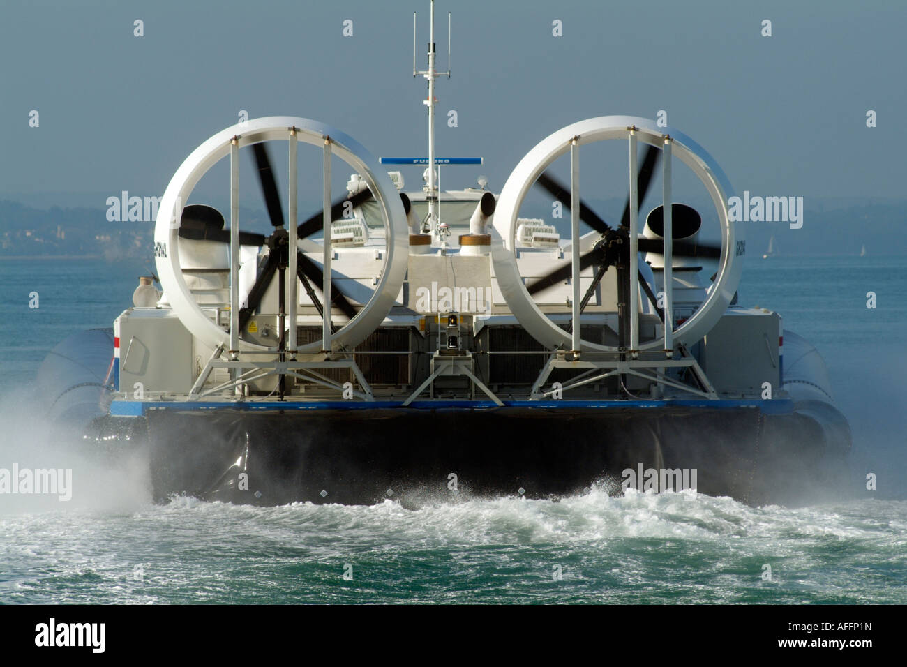 Solent Express BHT 130 Art Hovercraft auf The Solent in Hampshire England UK Blick auf die stern-Motoren Stockfoto