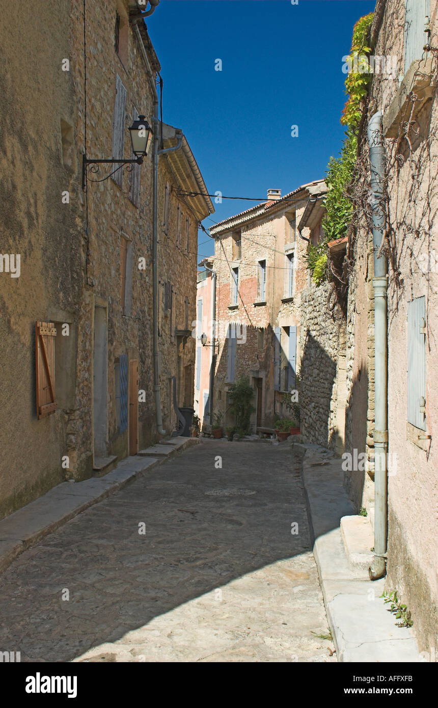 Gasse, Le Barroux Vaucluse Provence Südfrankreich, Mai 2005 Stockfoto