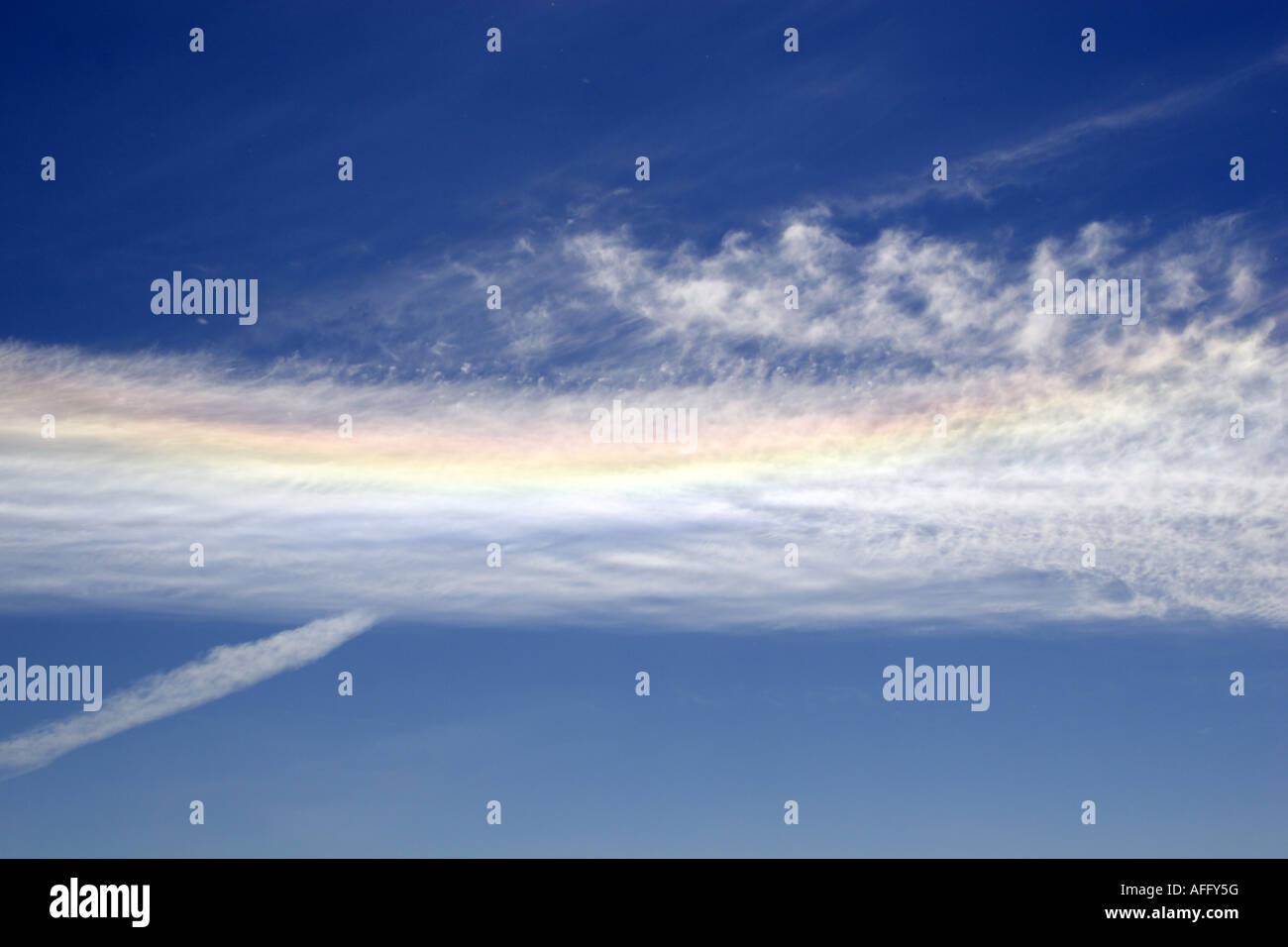 Regenbogen in einer Wolke Stockfoto