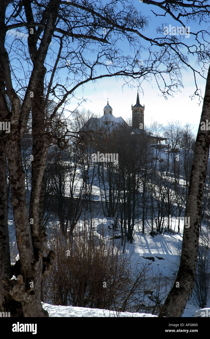 Mit Blick auf Notre Dame De La Vie Heiligtum, St Martin de Belleville Frankreich im winter Stockfoto