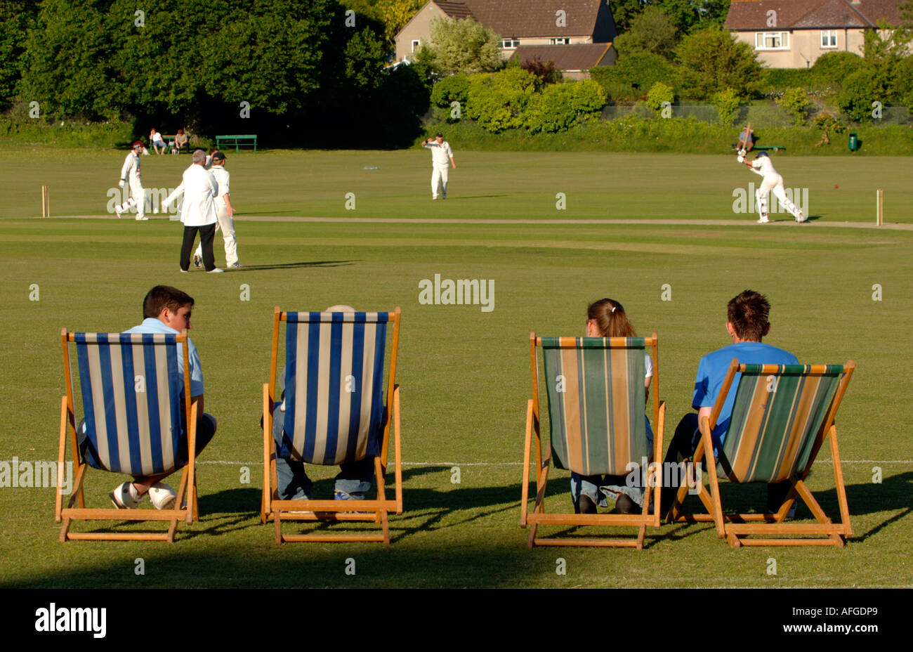Cricket, Zuschauer zu sehen ein Dorf "Cricket-Match", Briatin UK Stockfoto