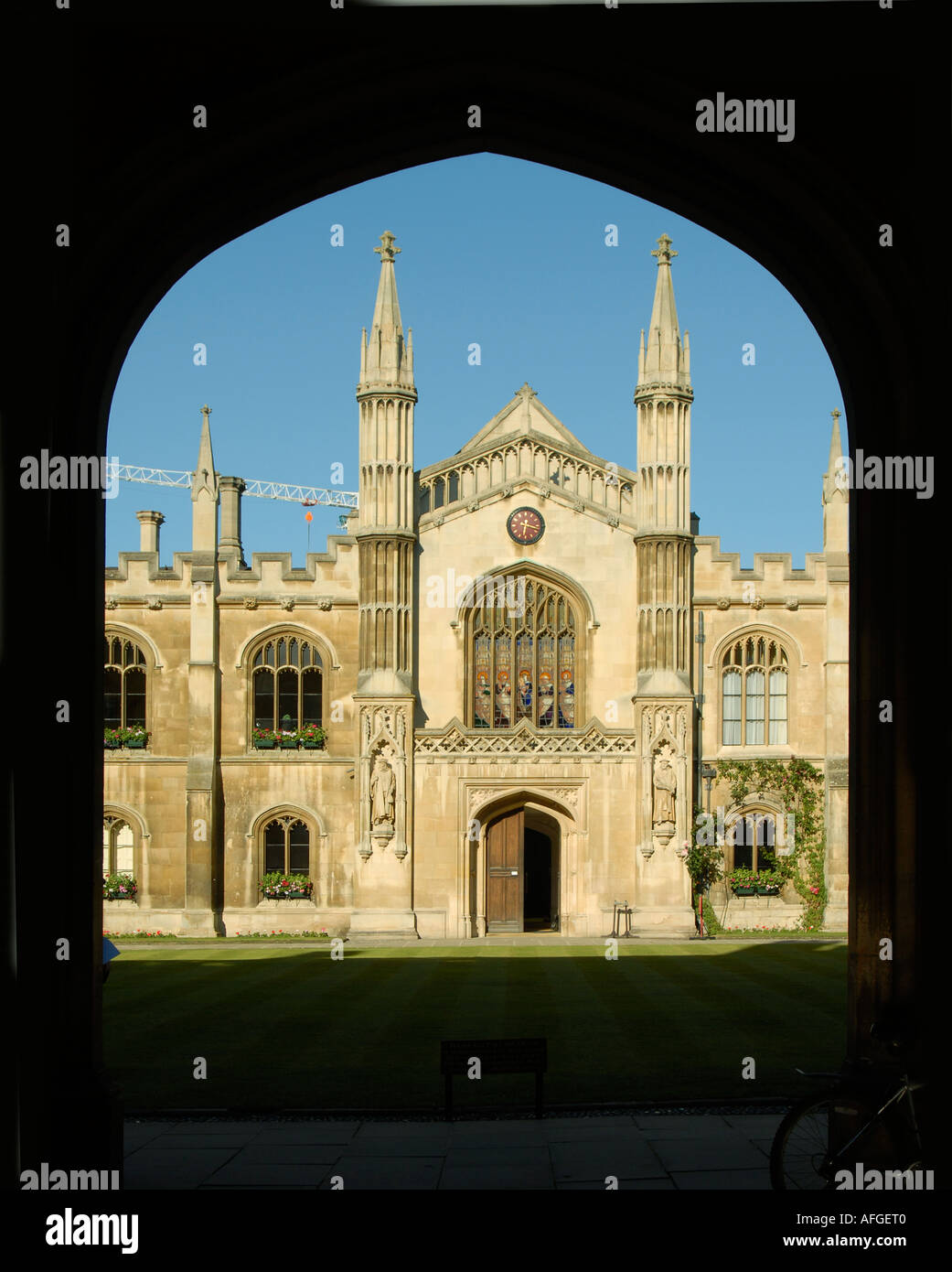 Durch den Haupteingang des Corpus Christi College der New Court und die College Chapel anzeigen Stockfoto