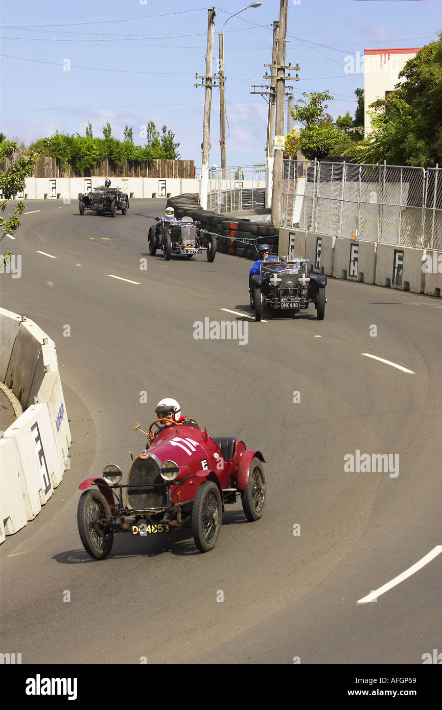 Bugatti Bresica 1924 und Fraser Nash TT Replica 1938 Classic Street Racing Dunedin Neuseeland Südinsel Stockfoto