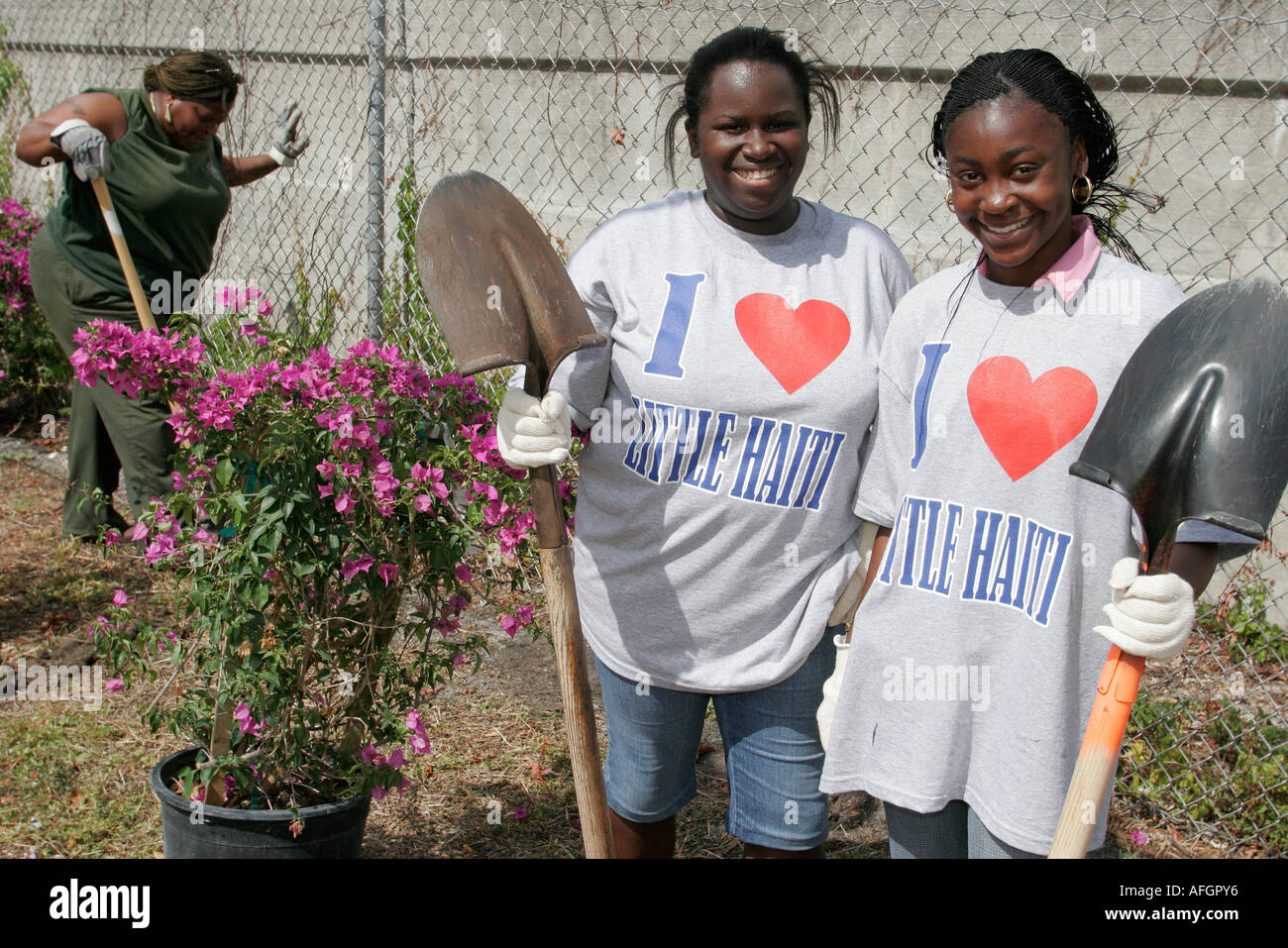 Miami Florida,Little Haiti,Community Cleanup Freiwillige Freiwillige Freiwillige ehrenamtliche Arbeit Arbeiter, Teamarbeit zusammen zu helfen, Kreditvergabe,Hilfe Stockfoto