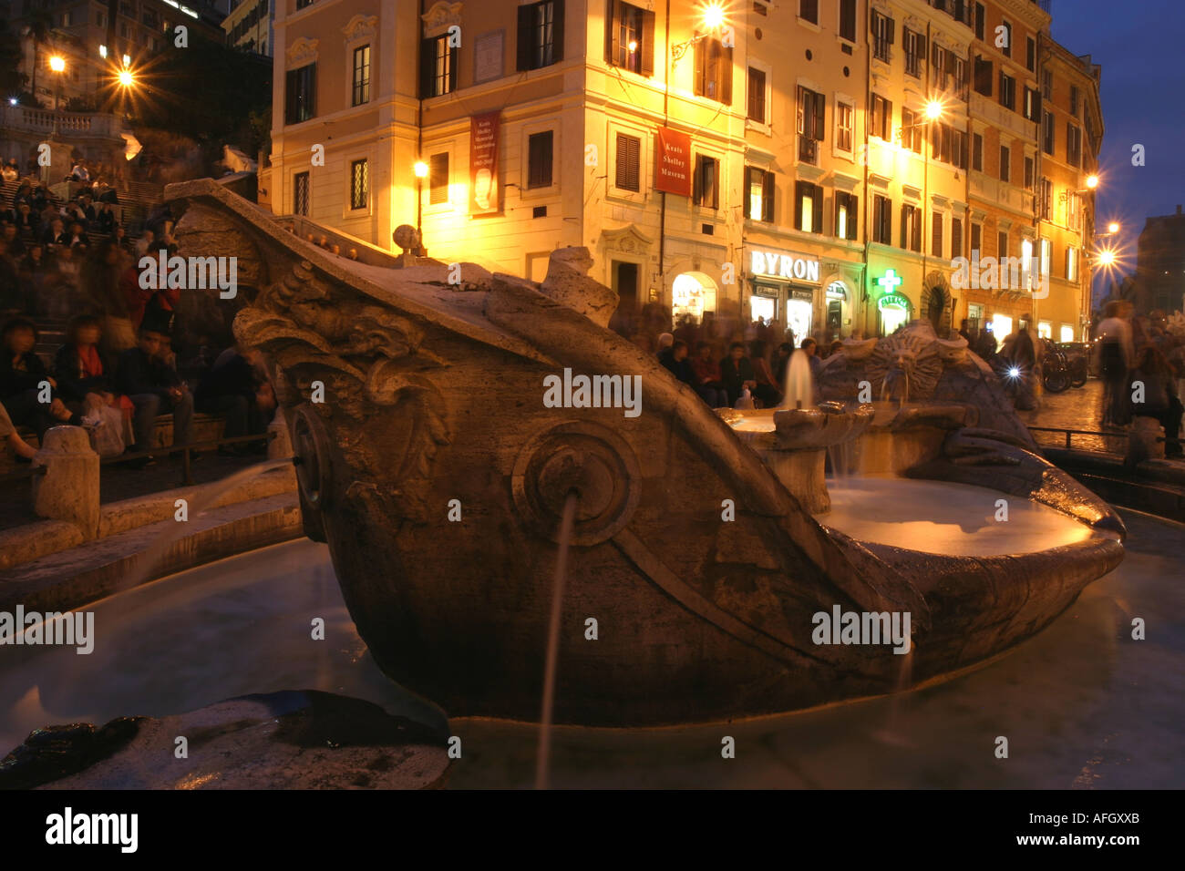 La Barcaccia Brunnen auf dem Platz Piazza Spagna in Rom Stockfoto