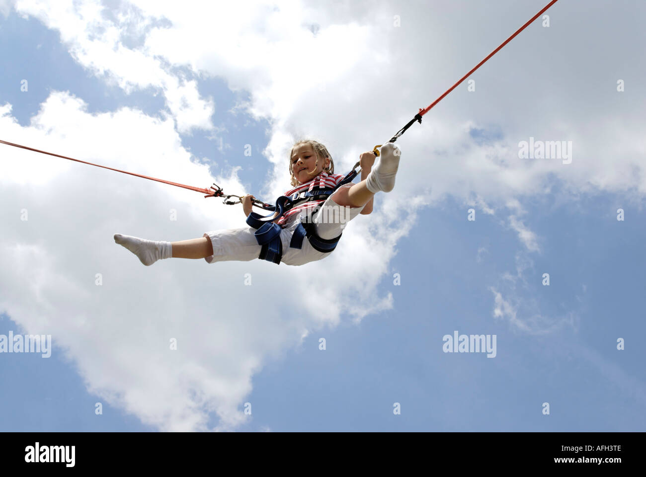 Bungee trampolin kinder Fotos und Bildmaterial in hoher Auflösung Alamy