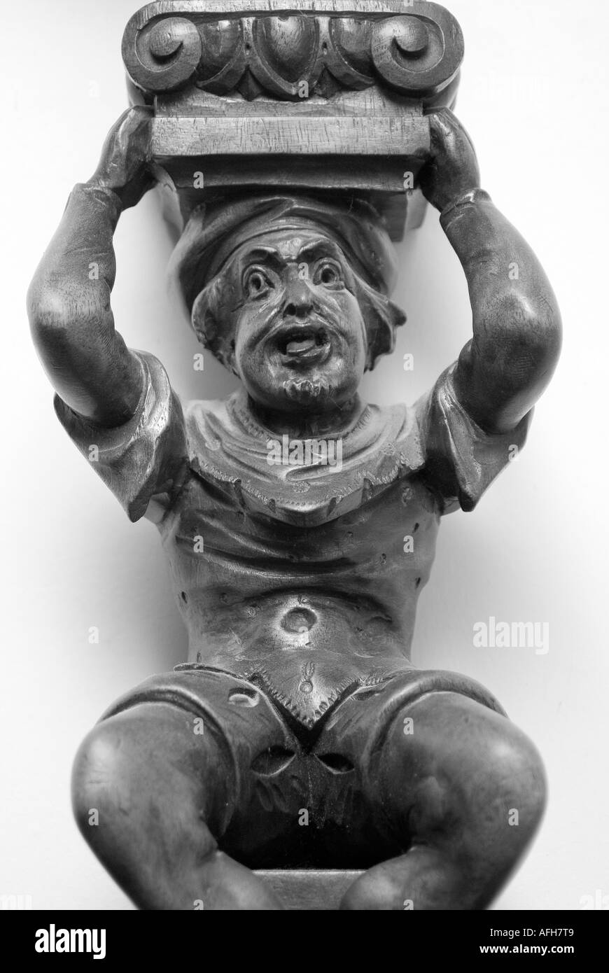 Hölzernes Schnitzen aus alten Möbelstück Stockfoto