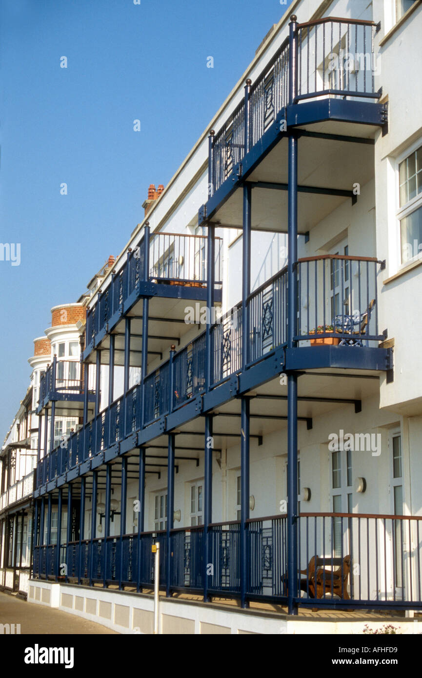 Apartments mit Balkon direkt am Meer in Sidmouth in Devon England UK Stockfoto