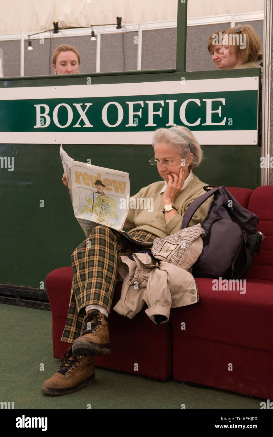 The Box Office. The Hay Festival Hay on Wye Powys Wales UK 2006 2000s HOMER SYKES Stockfoto