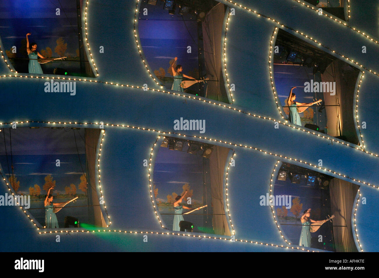 West Lake Expo, Hangzhou, China: Tänzer halten lauten Stockfoto